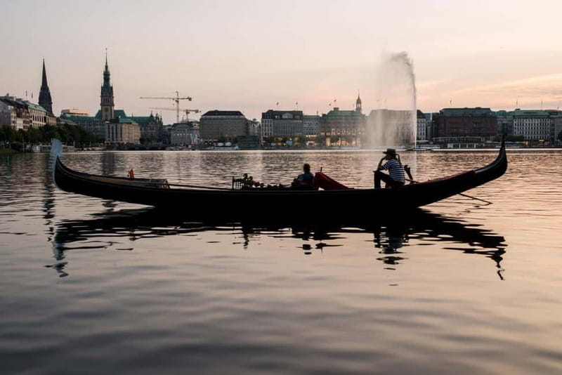 Hamburg Alster Lake romantic Tour in a Real Venetian Gondola - Why Hamburg works surprisingly well for a gondola ride