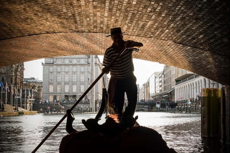 Hamburg Alster Lake romantic Tour in a Real Venetian Gondola - What the small boat changes
