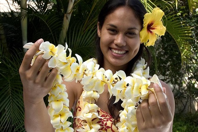 Honeymoon Airport Lei Greeting on Kahului Maui - Your first Maui welcome at Kahului Airport
