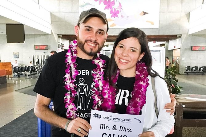 Honeymoon Airport Lei Greeting on Kahului Maui - What happens near baggage claim