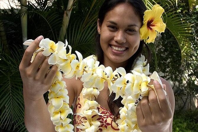 Honeymoon Airport Lei Greeting on Kona Hawai'i - Who should book this Kona airport greeting?