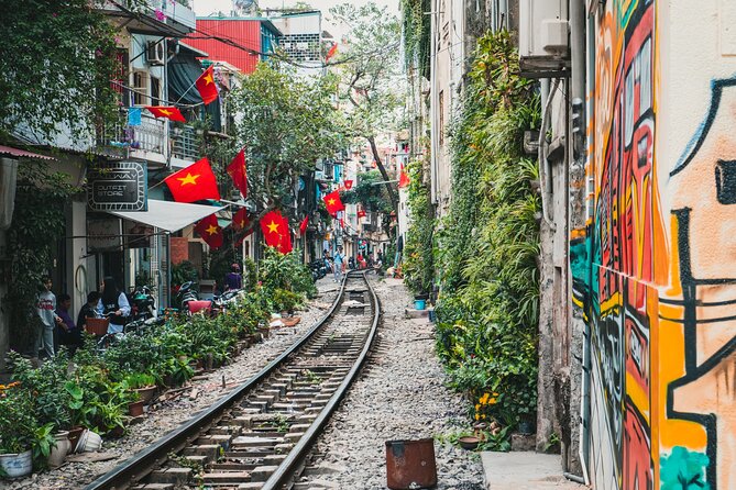 Honeymoon Vietnam Package and holidays Tour - Cu Chi explains the war from below ground