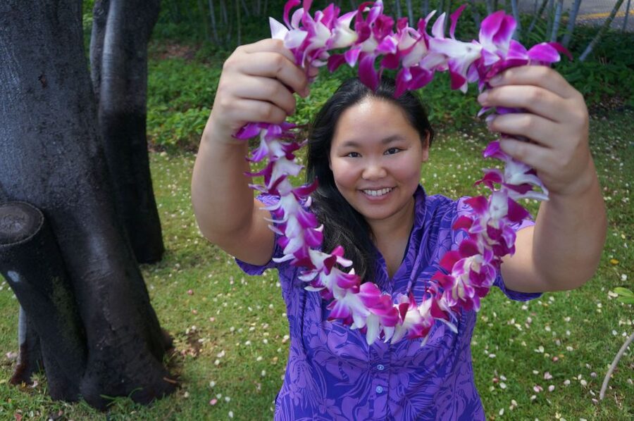 Honolulu Honeymoon Airport Lei Greeting - Why the greeter matters after a long flight