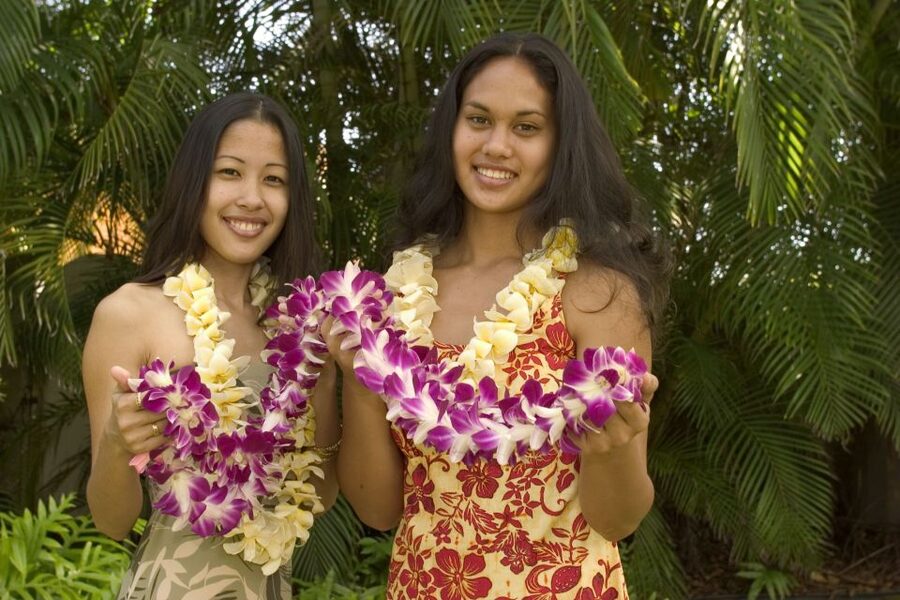 Honolulu Honeymoon Airport Lei Greeting - Choosing the right lei for a honeymoon