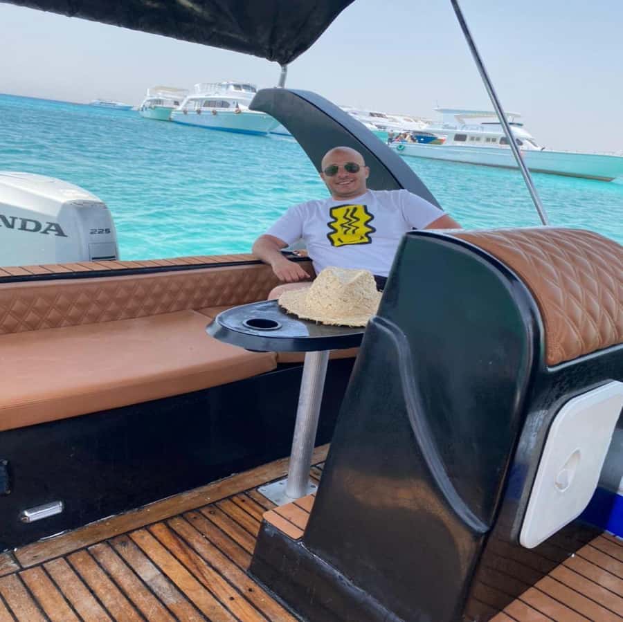 Hurghada: Private Dinner and Sunset Yacht Cruise - Seafood dinner as the sun goes down