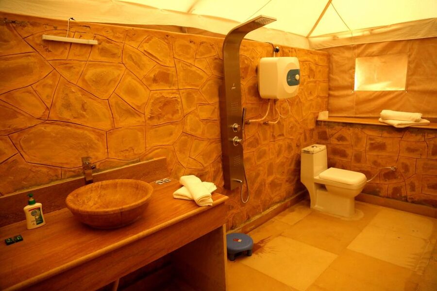 Jaisalmer: Romantic Night with Luxury Desert Camping - Dinner, music, and Rajasthani dance