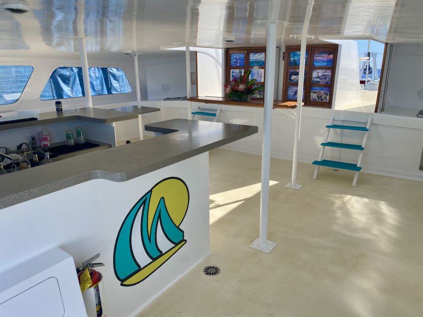 Kaanapali: Sunset Dinner Catamaran Cruise With Drinks - What the crew adds to the evening
