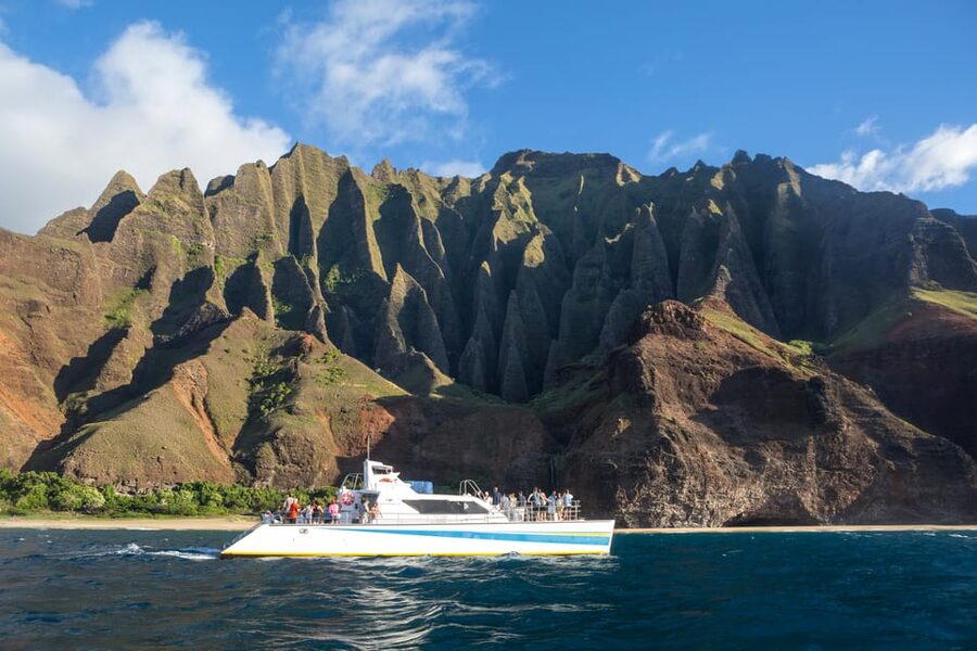Kauai: Napali Sunset Dinner Cruise - Following cliffs, valleys, caves, and waterfalls