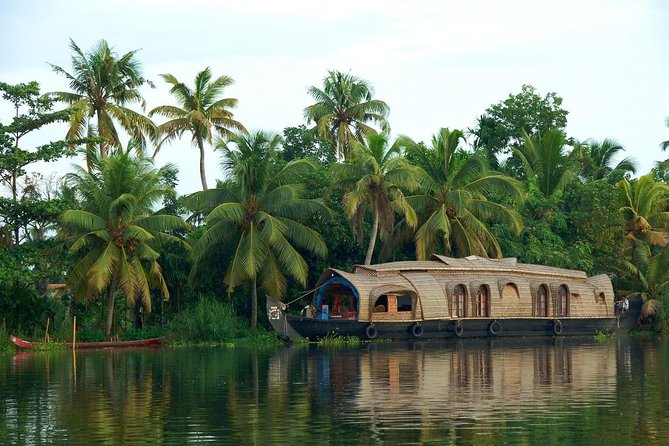 Kerala Honeymoon Special Package with Private Houseboat - What the $600 price really covers