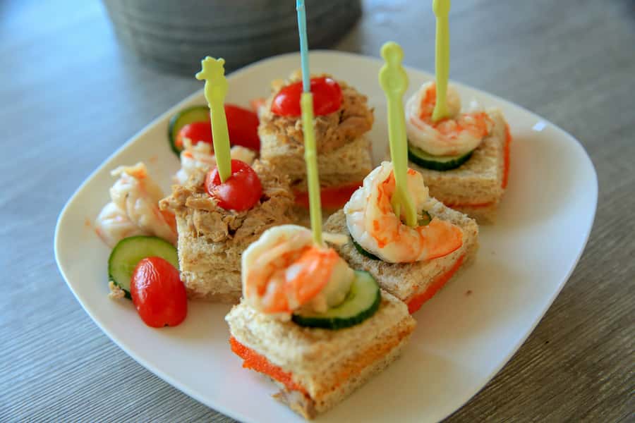 Khao Lak: Cheow Lan Lake Romantic Sunset Cruise with Drinks - Swimming, canapes, and sparkling wine on the water