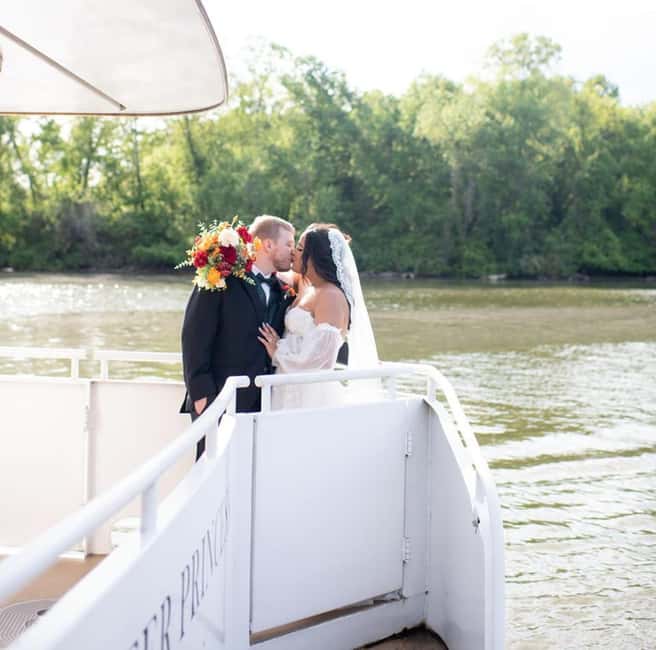 Knoxville: Sunset Dinner Cruise on Tennessee River - Who will enjoy this cruise most