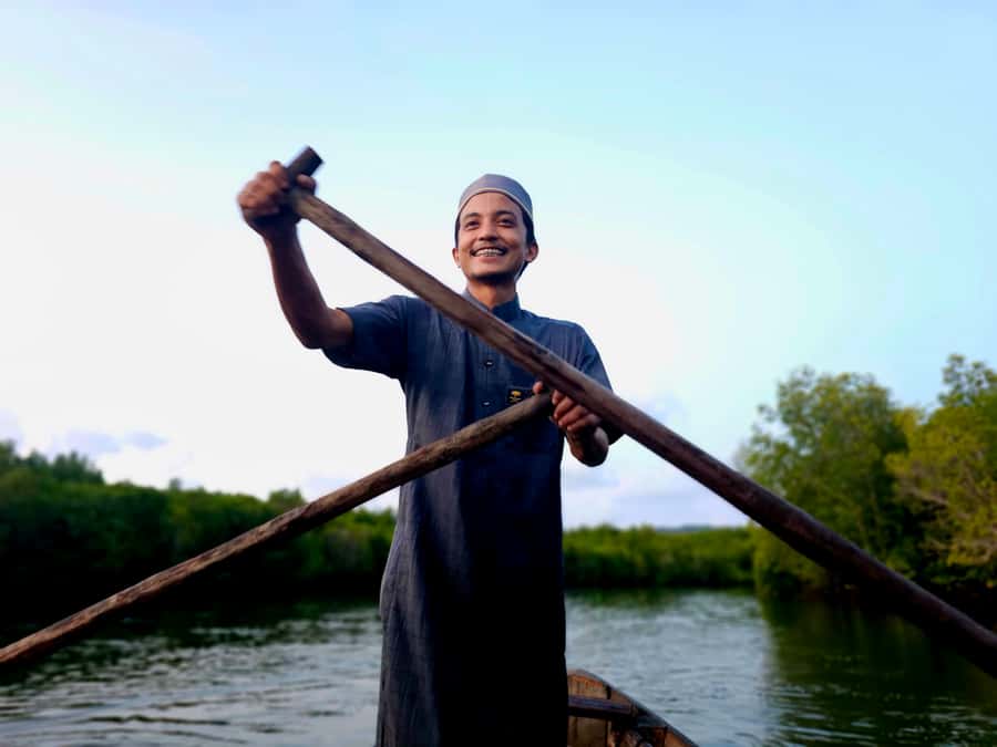 Koh Lanta: Romantic Sunrise Private Gondola Tour - Through the mangroves by paddle