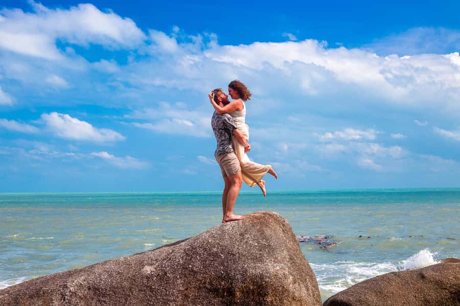 Koh Samui: Private Photoshoot for Couples & Families - Picking between beaches, viewpoints, and waterfalls