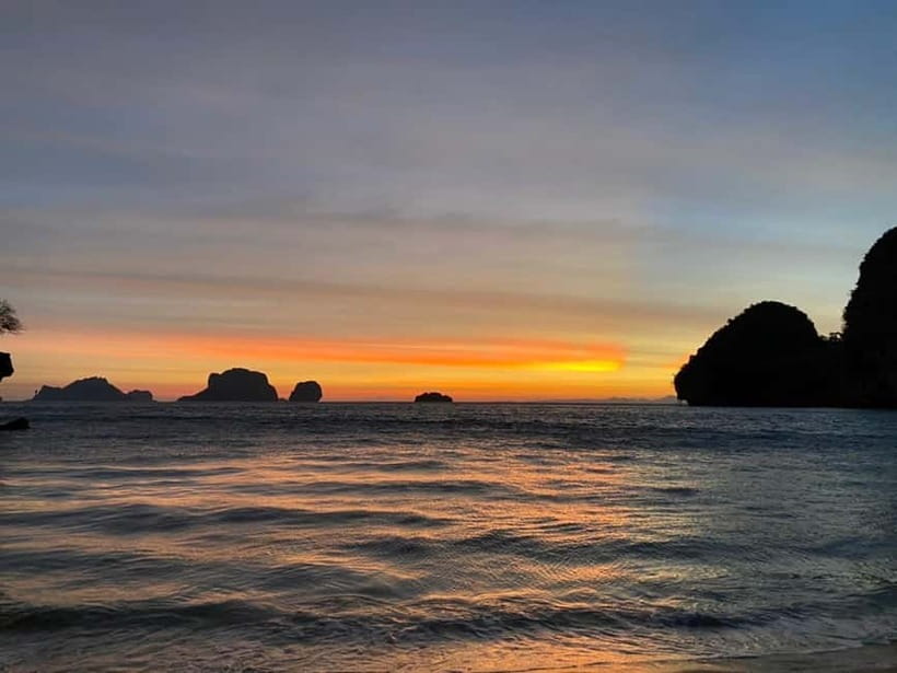 Krabi: Hong Island & Ko Pak Bia Tour with Sunset Dinner - Hong Island gives the tour its centerpiece