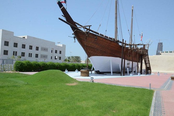 Kuwait City Full Day Private Guided Tour for Couples - Kuwait National Museum and the older story of the country