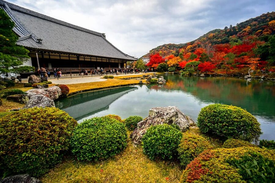 Kyoto: Arashiyama Tour with optional Sagano Romantic Train - Kyoto snacks at a local café