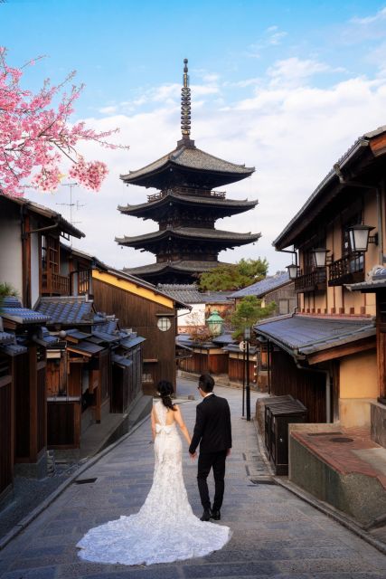 Kyoto: Private romantic photoshoot for couples - What happens during the 45-minute session