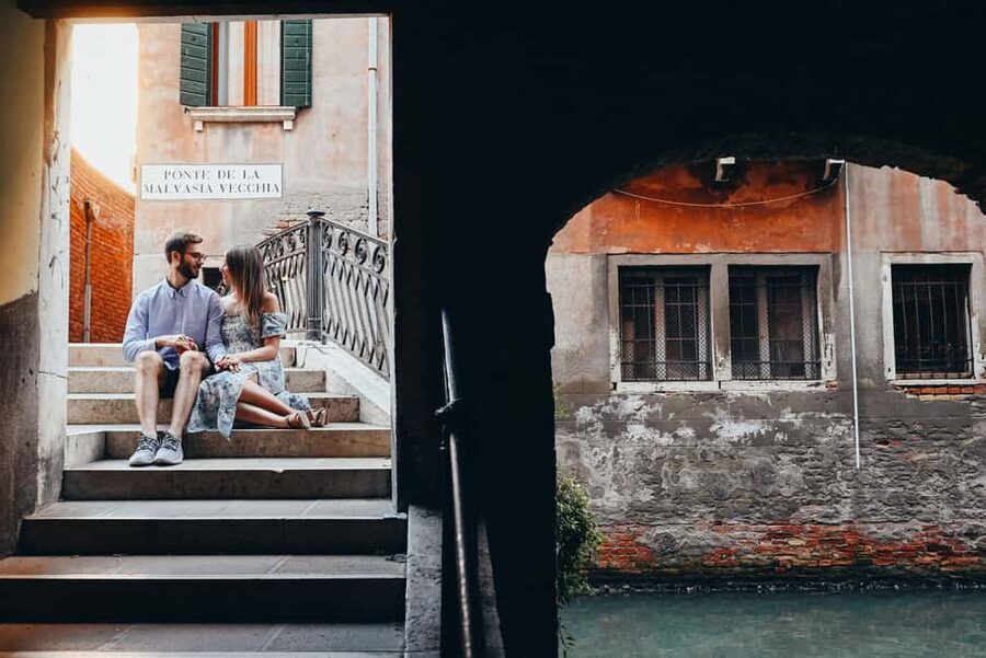 LAND & GONDOLA PHOTOSHOOTING - Language, group size, and booking flexibility