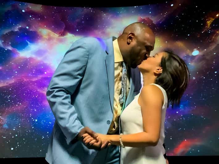 Las Vegas: Cosmic Space Wedding + Spectacular Photography - A Good Choice for International Couples