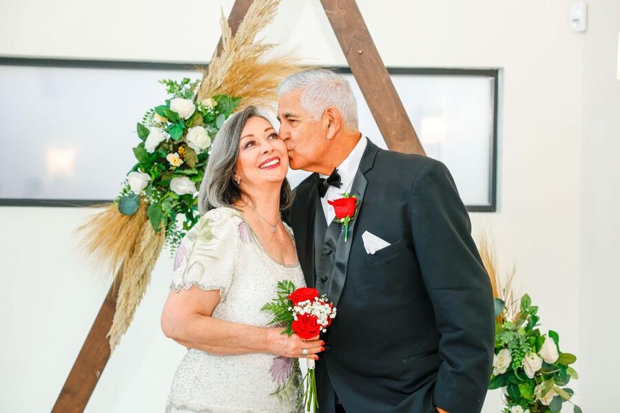 Las Vegas: Elvis Themed Wedding with Limousine - Why this Elvis ceremony works for the right couple
