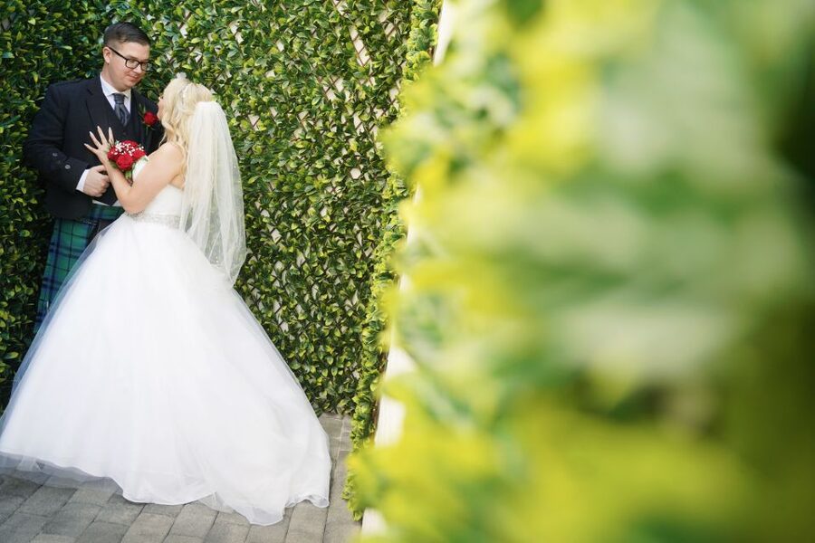 Las Vegas: Elvis Themed Wedding with Limousine - Arriving at Little Vegas Chapel by limousine