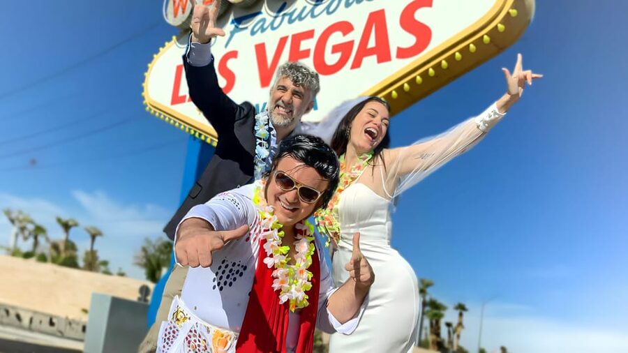 Las Vegas: Elvis Wedding with Las Vegas Sign Photos Included - A one-hour Elvis ceremony with a real sense of occasion