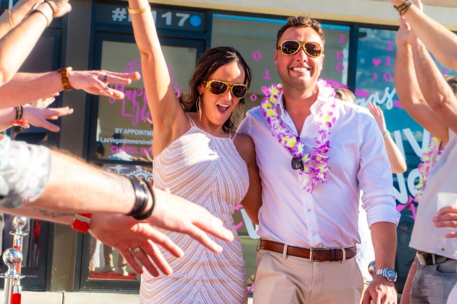 Las Vegas: Elvis Wedding with Las Vegas Sign Photos Included - What to wear and what to bring