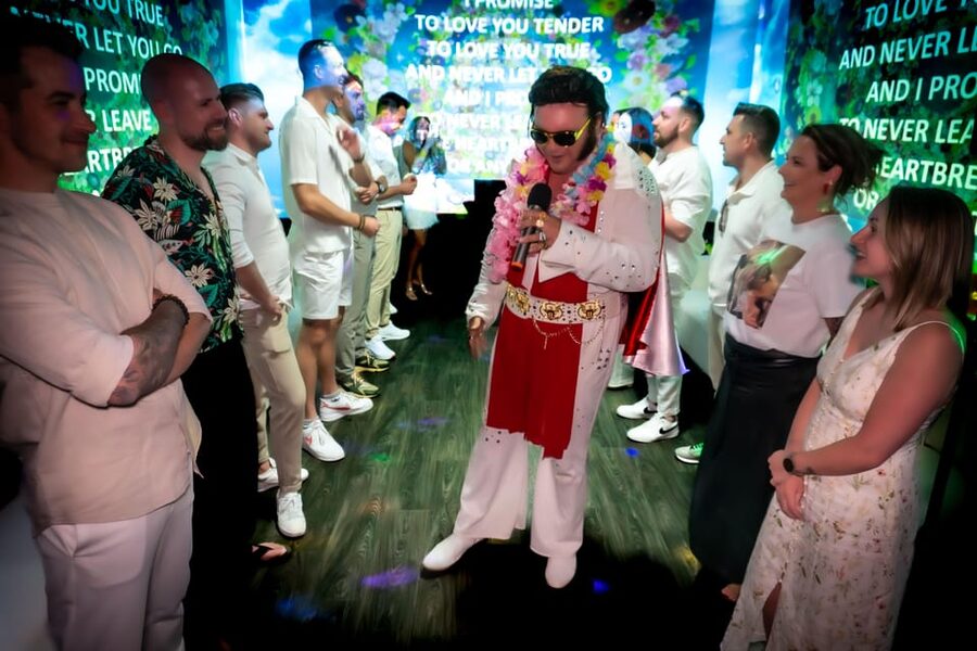 Las Vegas: Elvis Wedding with Las Vegas Sign Photos Included - Price, fees, and what the package is worth