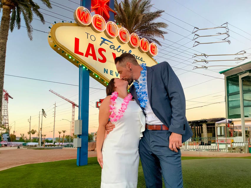 Las Vegas: Elvis Wedding with Las Vegas Sign Photos Included - Finding the chapel near Sunset Road