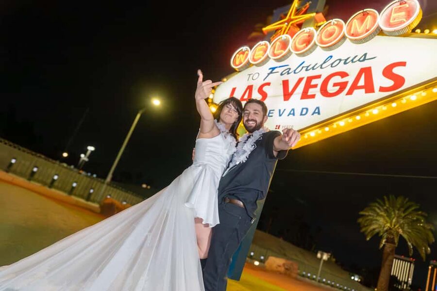 Las Vegas: Gold Elvis Vow Renewal or Wedding at Welcome Sign - Timing, Transport, and Comfort
