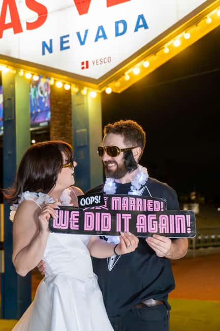 Las Vegas: Gold Elvis Vow Renewal or Wedding at Welcome Sign - Who Will Enjoy This Most