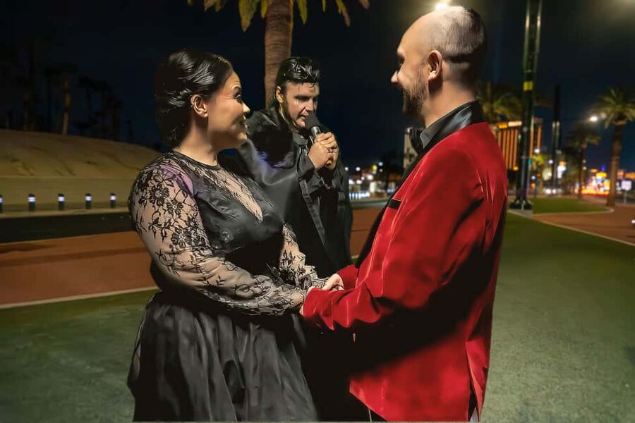 Las Vegas: Traditional or Theme Vegas Sign Wedding/Renewal - Key details at a glance