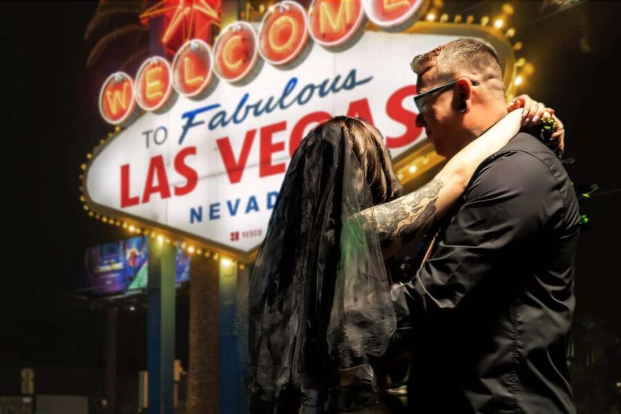 Las Vegas: Traditional or Theme Vegas Sign Wedding/Renewal - Why the Las Vegas Sign makes a memorable altar