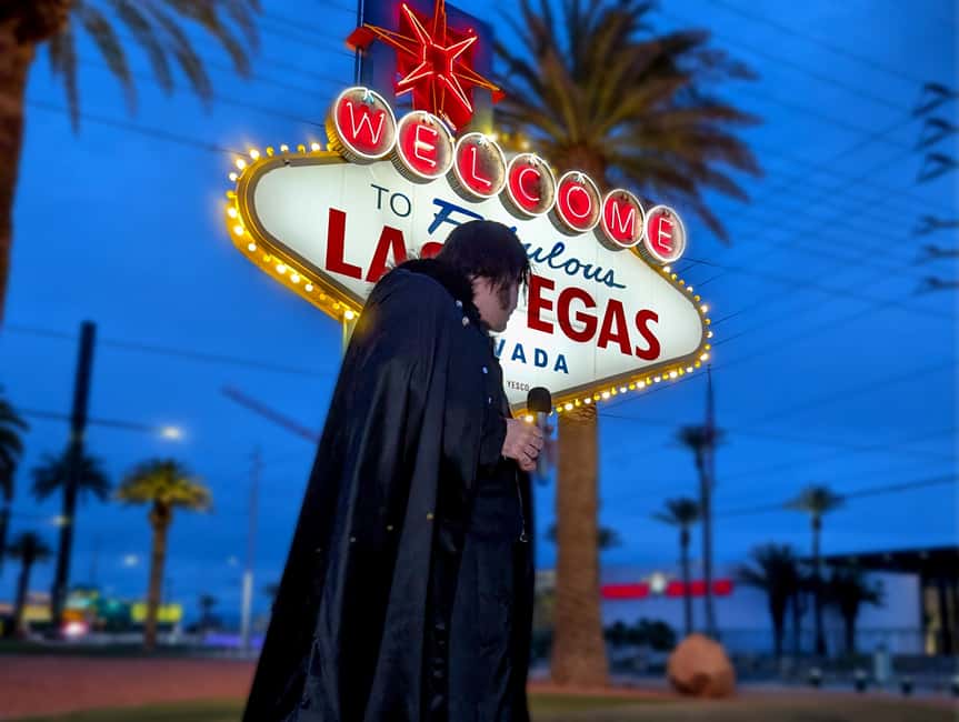 Las Vegas: Traditional or Theme Vegas Sign Wedding/Renewal - Getting to the sign and preparing for the weather