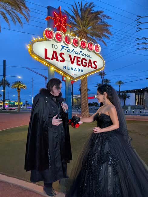 Las Vegas: Traditional or Theme Vegas Sign Wedding/Renewal - Who will enjoy this ceremony most
