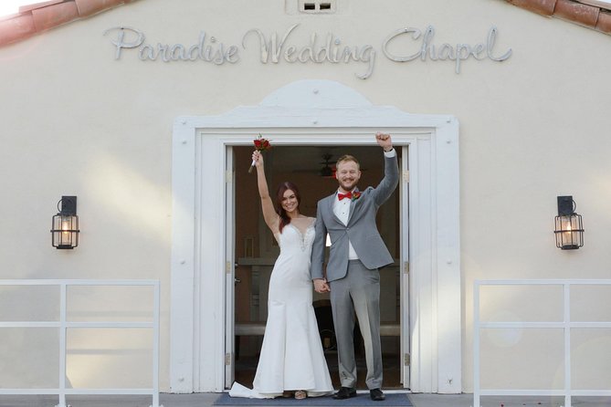 Las Vegas Wedding at Paradise Wedding Chapel - A Las Vegas ceremony with the fuss trimmed away