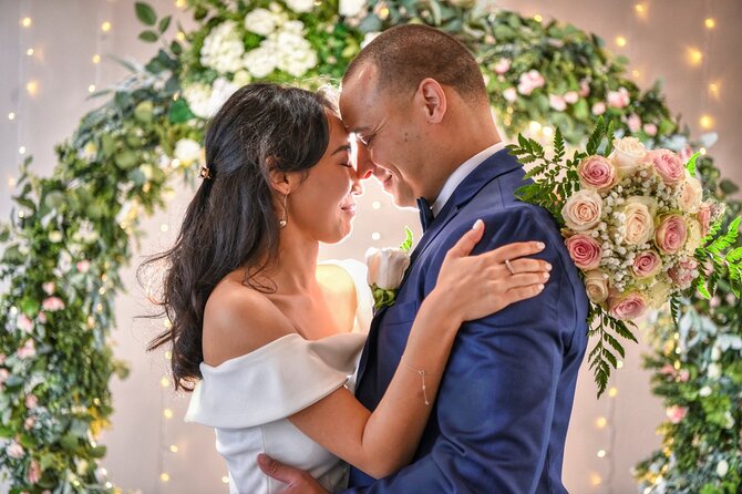 Las Vegas Wedding at The Little Vegas Chapel - Key points to know before booking