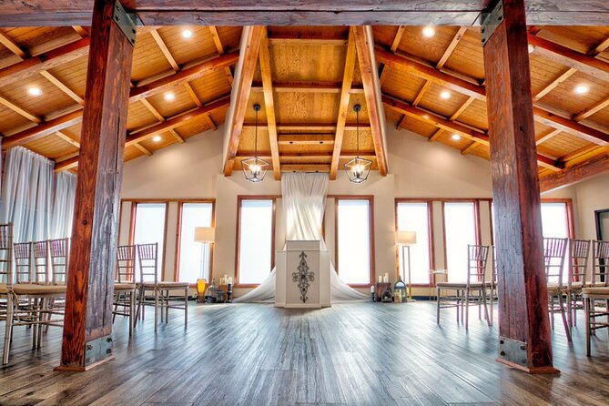 Las Vegas Wedding at The Little Vegas Chapel - A classic Las Vegas ceremony in half an hour