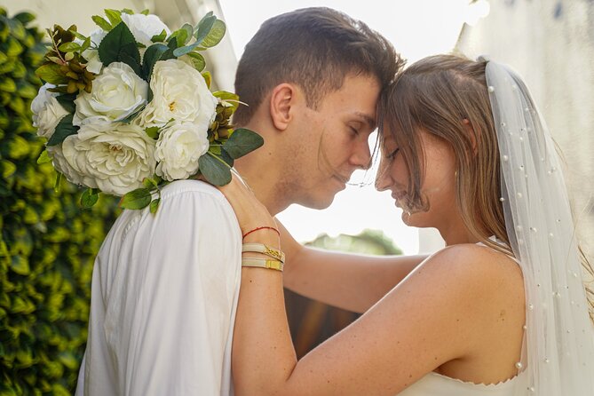 Las Vegas Wedding at The Little Vegas Chapel - Who will like this chapel most