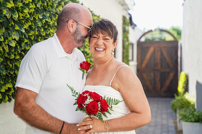 Las Vegas Wedding at The Little Vegas Chapel including Limousine Transportation - A Las Vegas ceremony built around convenience