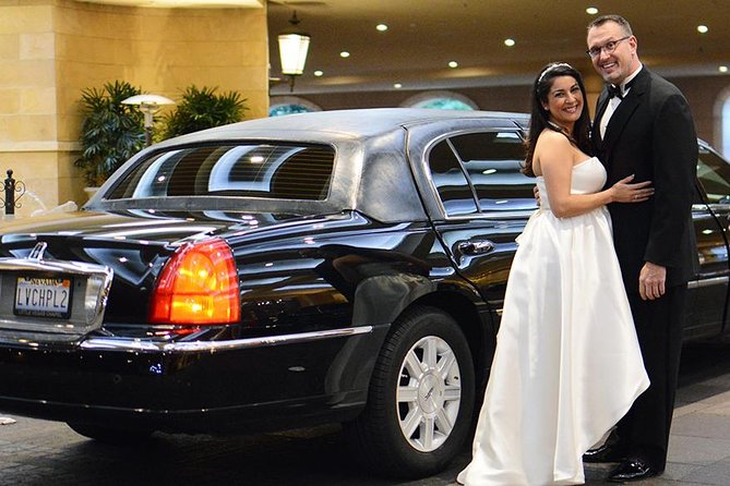 Las Vegas Wedding at The Little Vegas Chapel including Limousine Transportation - Who should book this Las Vegas wedding