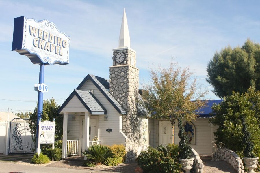 Las Vegas: Wedding or Vow Renewal at Graceland Chapel - Key points at a glance
