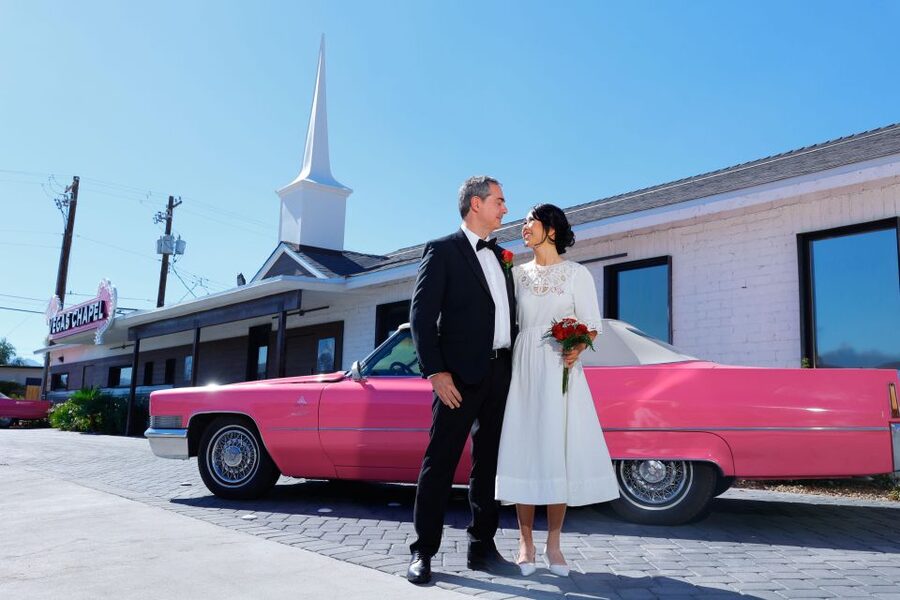 Las Vegas Wedding with Limousine Transportation - A two-hour wedding built around convenience