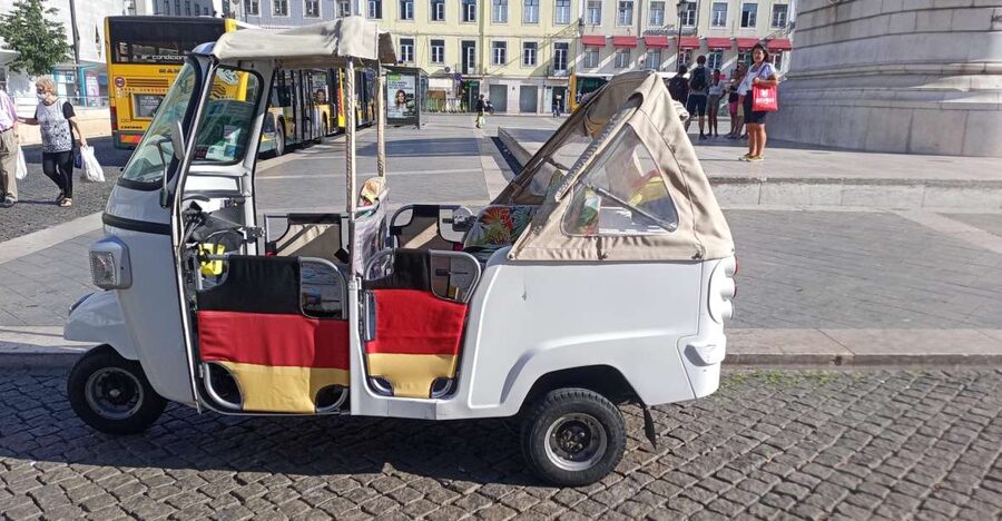 Lisbon: 1,5 Hours Historical Tuk Tour for Two Persons. - Why a tuk tuk fits Lisbon’s old quarters