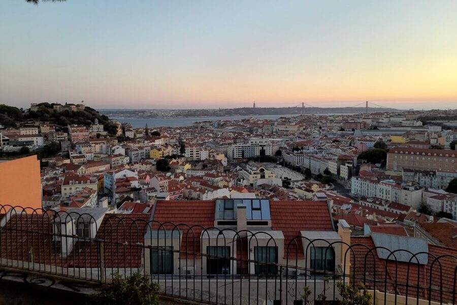 Lisbon: 1,5 Hours Historical Tuk Tour for Two Persons. - Starting at the Hard Rock Cafe