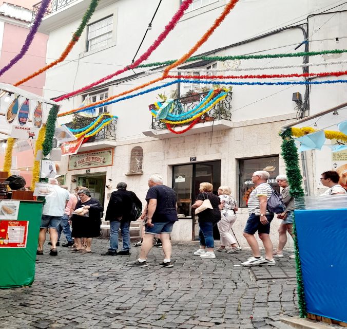 Lisbon: 2 hours Private City Highlights Tuk-Tuk Tour for two - Why a tuk-tuk works well in Lisbon’s old town
