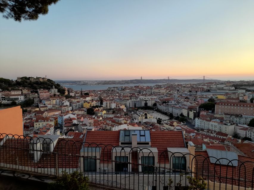 Lisbon: 2 hours Private City Highlights Tuk-Tuk Tour for two - Santa Luzia and Portas do Sol frame Alfama