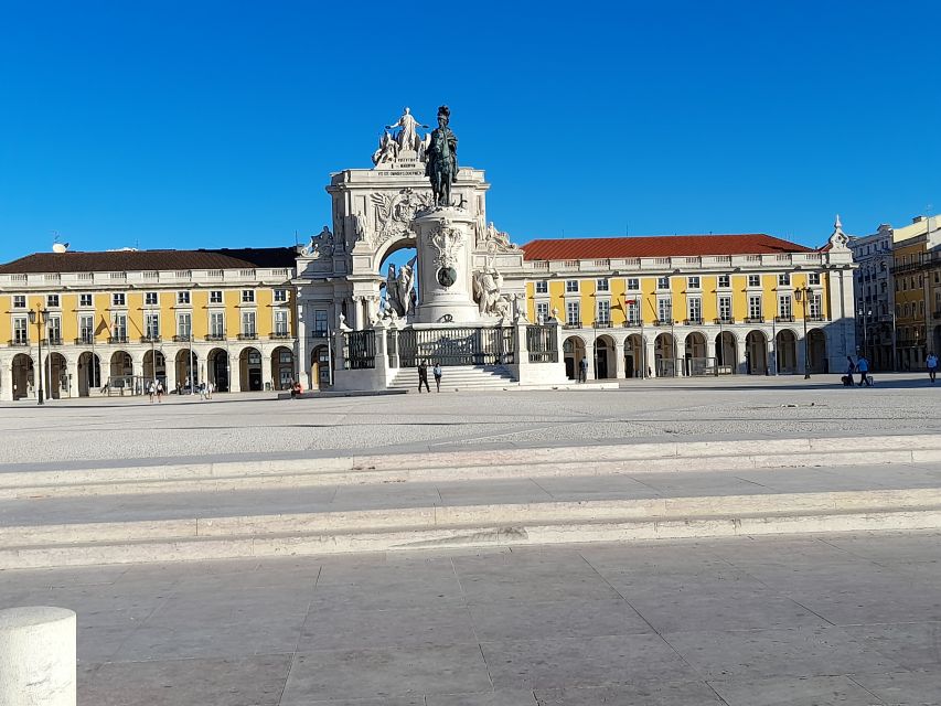 Lisbon: 2 hours Private City Highlights Tuk-Tuk Tour for two - Bairro Alto and the city center round out the ride