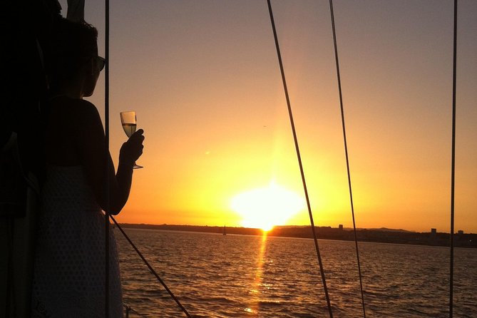 Lisbon Private Romantic 2h Cruise with sparkling wine-Day/Sunset - Passing beneath the 25 de Abril Bridge