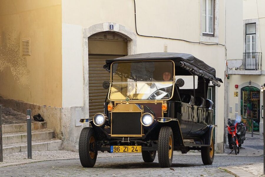 Lisbon: Vintage vehicle replica Romantic Private Tour - Baixa Pombalina and Lisbon After the 1755 Earthquake